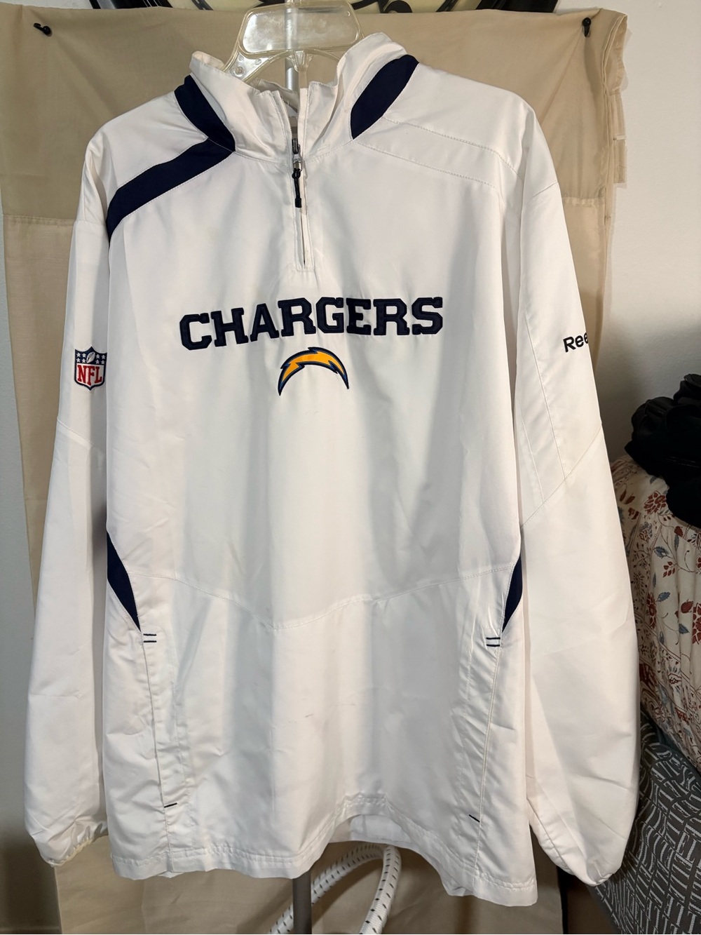 Reebok White & Navy Los Angeles Chargers Pullover Windbreaker
